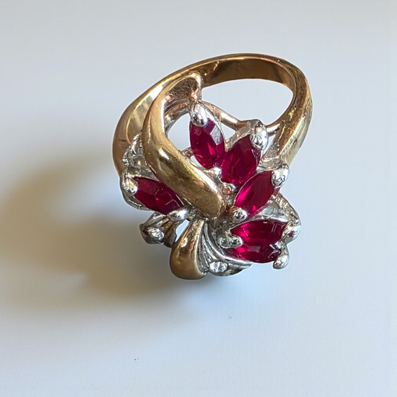 Gold and Red Gemstone Ring - Picture 1 of 4